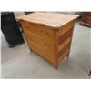 Image 4 : 3 Drawer Dresser 17" x 28" x 32" 