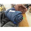 Image 2 : 2 Sleeping Bags, Air Mattress + Hockey Bag