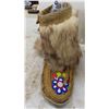 Image 5 : Cree First Nations Mukluks, Wolf Fur + Floral Beaded - sole 10" long, 10" Tall 