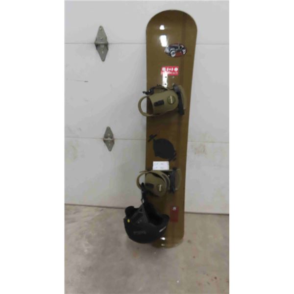 Avalanche RT-141/47 Snowboard with Bindings + Helmet