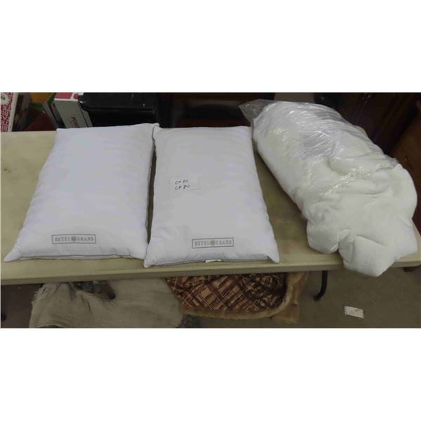 2 Hotel Grand Pillows, Mattress Protector  Cover + Dining Room Table Silencers