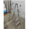 Image 1 : Aluminum Step Ladder 56" Tall