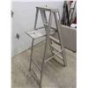 Image 3 : Aluminum Step Ladder 56" Tall