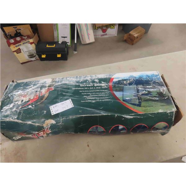 Screen Gazebo 10.5' x 10.5'