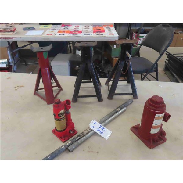 3 Stabilizer Jacks & @ hydraulic Jacks