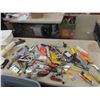 Image 1 : Utility Knives, Chalk Line, Measuring Device, Sanding, Plus