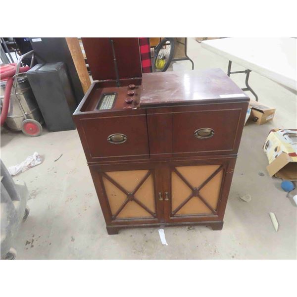 Baycrest Cabinet Radio/Record Player 31'' x 26'' x 15''