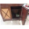 Image 7 : Baycrest Cabinet Radio/Record Player 31'' x 26'' x 15''