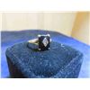 Image 2 : 10kt Yellow Gold Ladies Ring Sz 7.5 Total Weight 2 gr