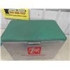 Image 8 : Vintage 7Up Cooler with Cushioned Lid