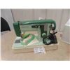 Image 2 : White Portable Sewing Machine