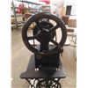 Image 8 : Singer Treadle Leather Sewing Machine # 29K58 - Working Order