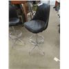 Image 2 : 2 Swivel Bar Stools