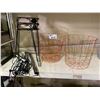 Image 1 : 2 PLANT STANDS, 2 WIRE BASKETS AND MORE
