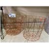 Image 2 : 2 PLANT STANDS, 2 WIRE BASKETS AND MORE