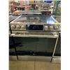 Image 2 : LG STAINLESS STEEL STOVE WITH CONVECTION OVEN