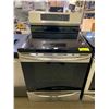 Image 2 : FRIGIDAIRE GALLERY STAINLESS STEEL INDUCTION STOVE WITH CONVECTION OVEN
