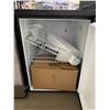 Image 2 : INSIGNIA BAR FRIDGE