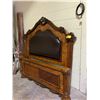 Image 1 : QUEEN SIZE HEAVILY CARVED AND LEATHER BED FRAME