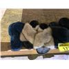 Image 2 : 5 PAIRS OF ASSORTED SLIPPERS