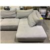 Image 2 : 3-PC SECTIONAL SOFA