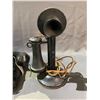 Image 3 : 2 VINTAGE TELEPHONES