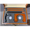 Image 2 : 7-PC PUTTING SET INCLUDING; 4-PC PUTTER, 2 GOLF BALLS & PUTTING RECEPTACLE WITH HARD CASE