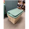 Image 2 : 4 Rubbermaid Rough Totes w/ Lids. 160 L NO SHIPPING