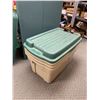 Image 2 : 4 Rubbermaid Rough Totes w/ Lids. 160 L NO SHIPPING