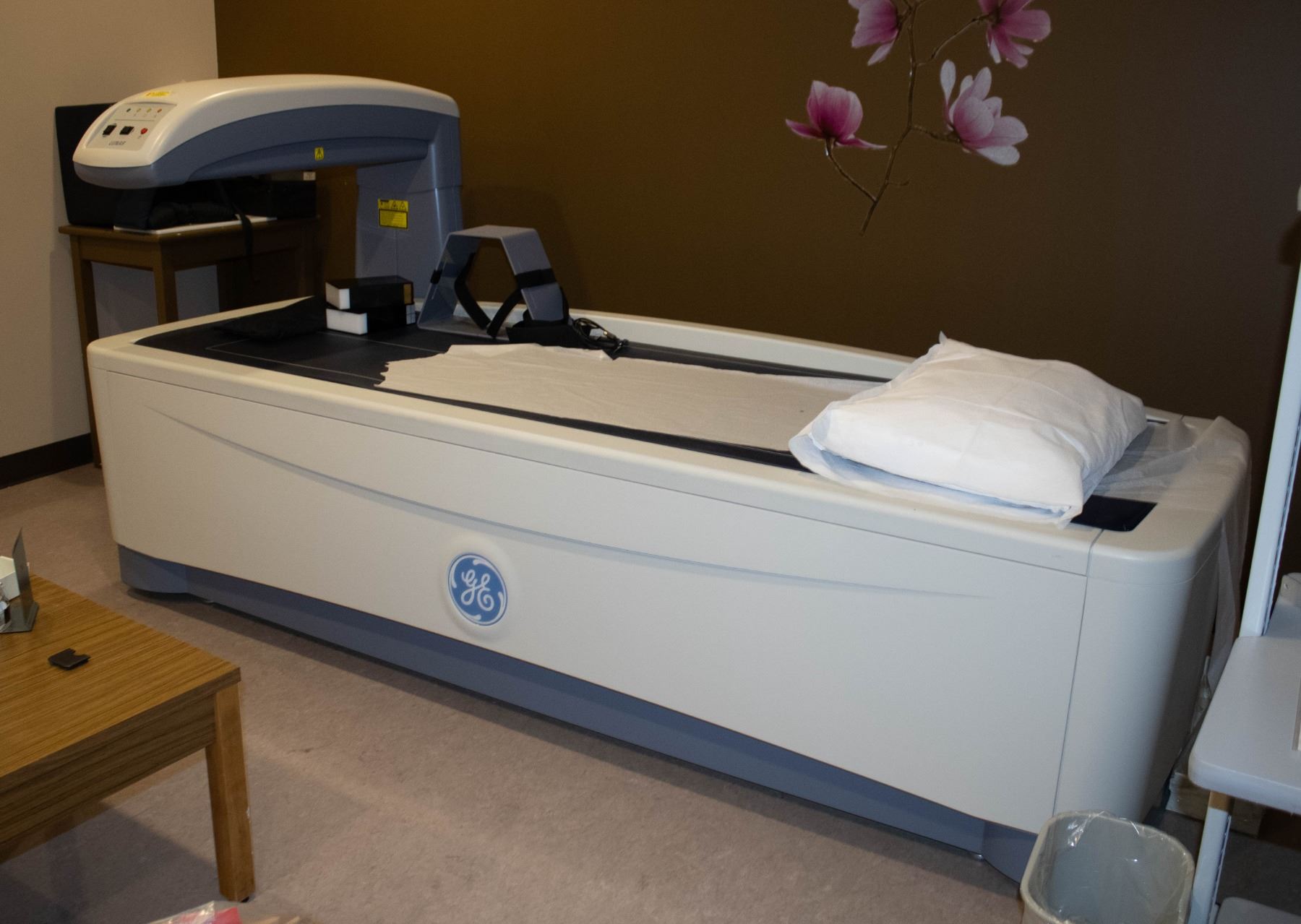 BAILIFF SEIZED: G.E LUNAR X-RAY MACHINE MODEL 8743