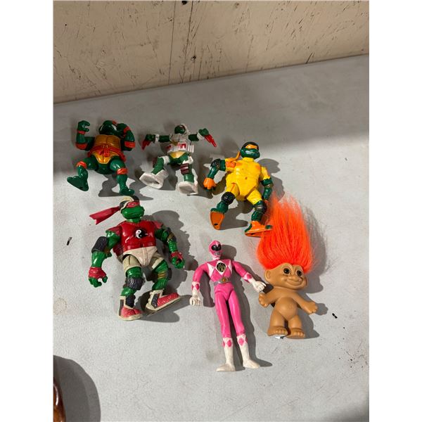 Assorted action figures
