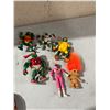 Image 1 : Assorted action figures