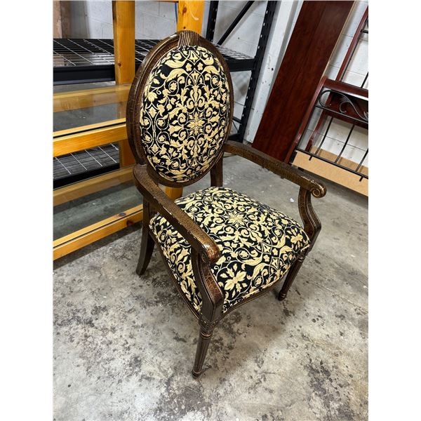 Accent chair