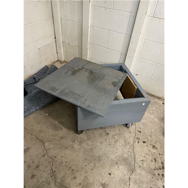 Box on wheels
