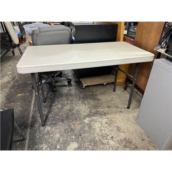 Lifetime folding table 4ft