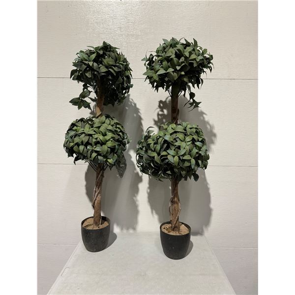 2 artificial plants