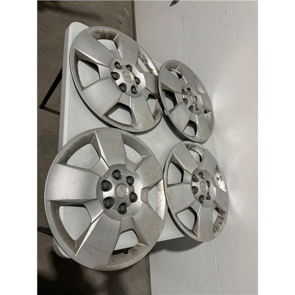 Pontiac hubcaps