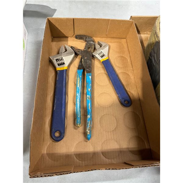 Pipe wrenches