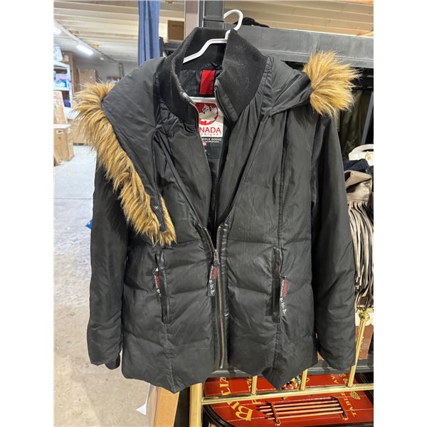 Canada weather gear triple goose large