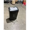 Image 1 : Staples paper shredder