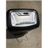 Image 2 : Staples paper shredder