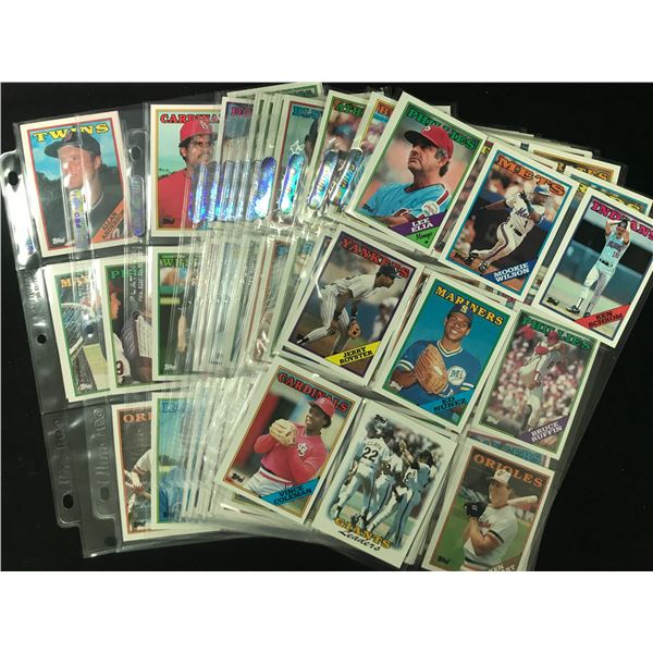 LOT OF VINTAGE MLB CARDS