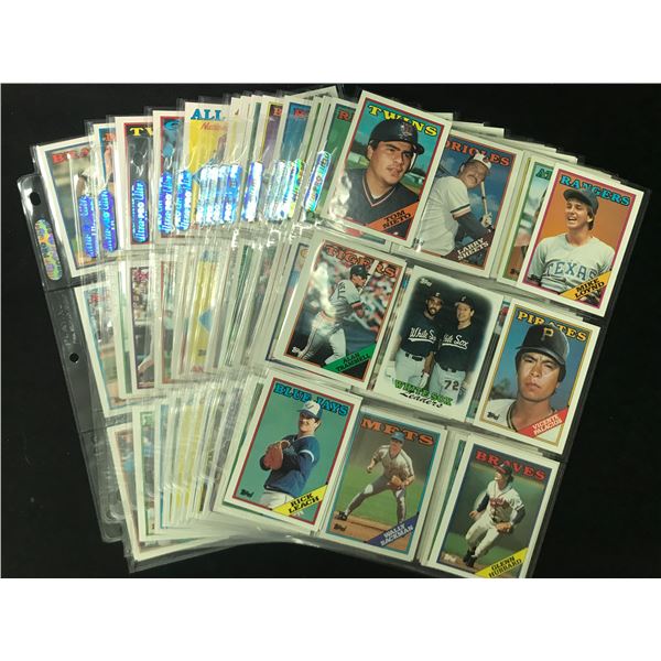 LOT OF VINTAGE MLB CARDS