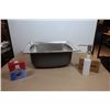 Image 1 : ÉVIER  TECHNOPRO NEUF A/DISTRIBUTEUR DE   SAVON 19.5"x15.5"