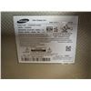 Image 2 : MONITEUR SAMSUNG 32” DM32E (SANS SUPPORTS, AVEC MANETTE)