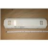Image 3 : LUMINAIRE FLUO BELUCHE T8 24", 120/277v LAMPE NON-INCLUS