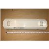 Image 3 : LUMINAIRE FLUO BELUCHE T8 24", 120/277v LAMPE NON-INCLUS