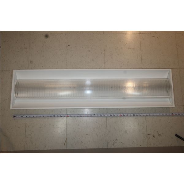 LUMINAIRE FLUO VISIONEERING  1'x4'  347v TLDP1X42L-T528P347-B01L31P40X7