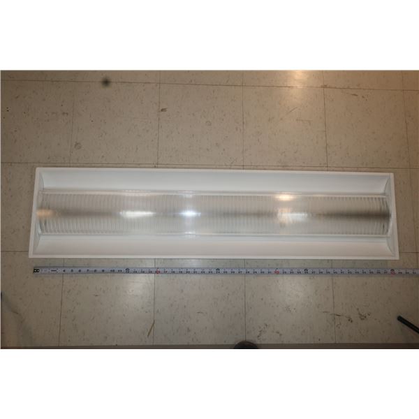 LUMINAIRE FLUO VISIONEERING  1'x4'  347v TLDP1X42L-T528P347-B01L31P40X7