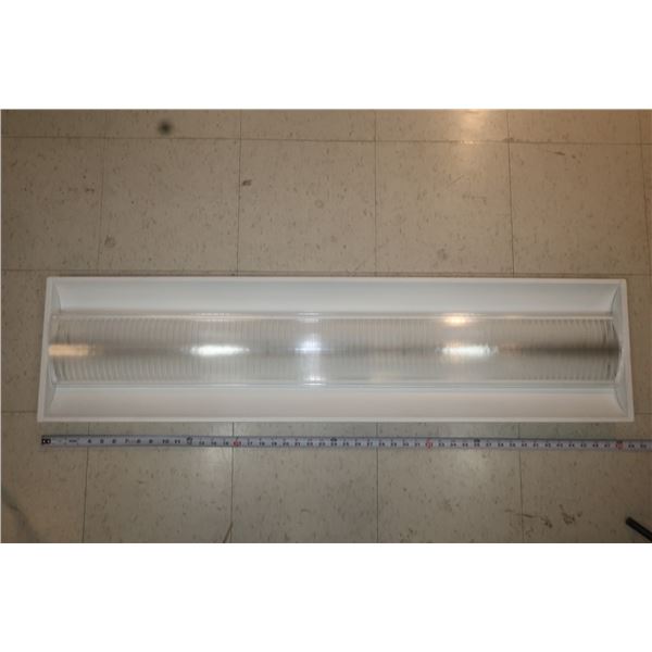 LUMINAIRE FLUO VISIONEERING  1'x4'  347v TLDP1X42L-T528P347-B01L31P40X7